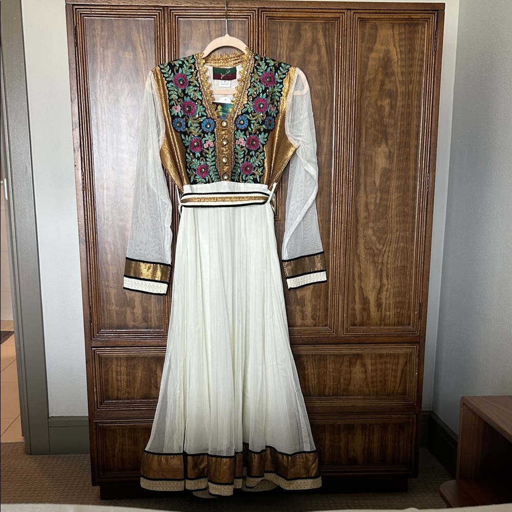Floral Embroidered Long Sleeve Dress in White and Gold